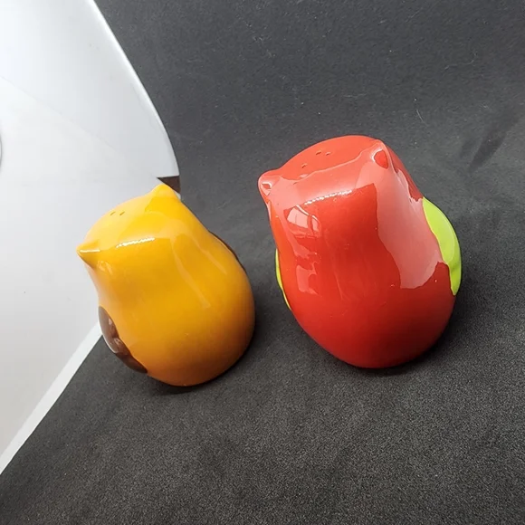 Kitschy Owl Salt And Pepper Shakers - Picture 11 of 11